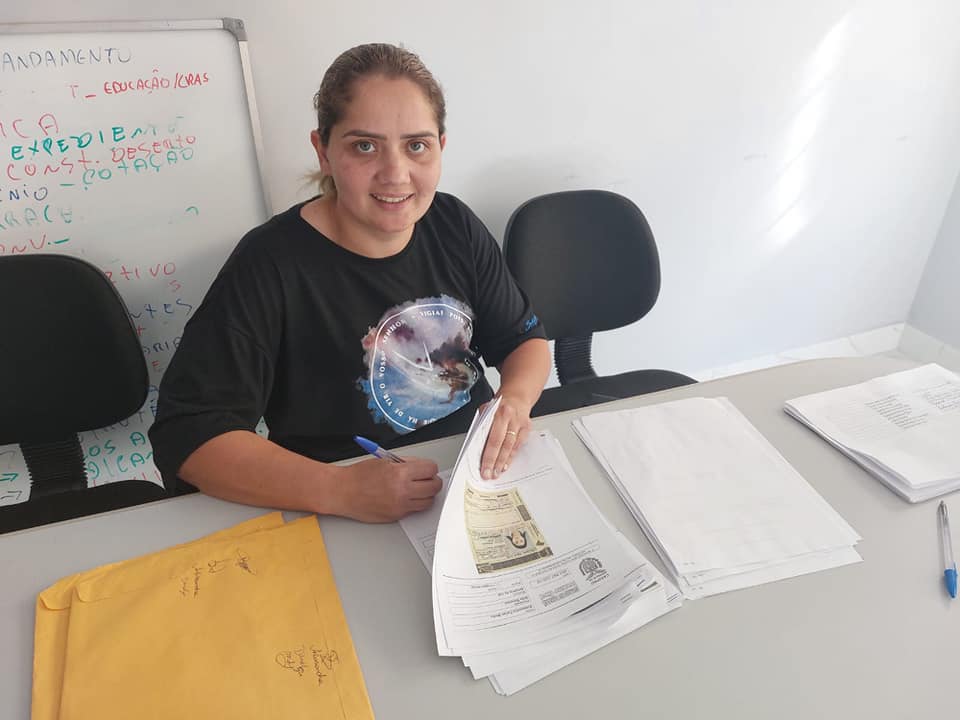 Agricultores familiares do município de Ariranha do Ivaí assinam contrato para fornecimento de merenda escolar 