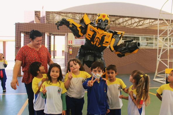 Robôs fazem visita à crianças da Escola Municipal Demétrio Verenka e CMEI Pingo de Gente