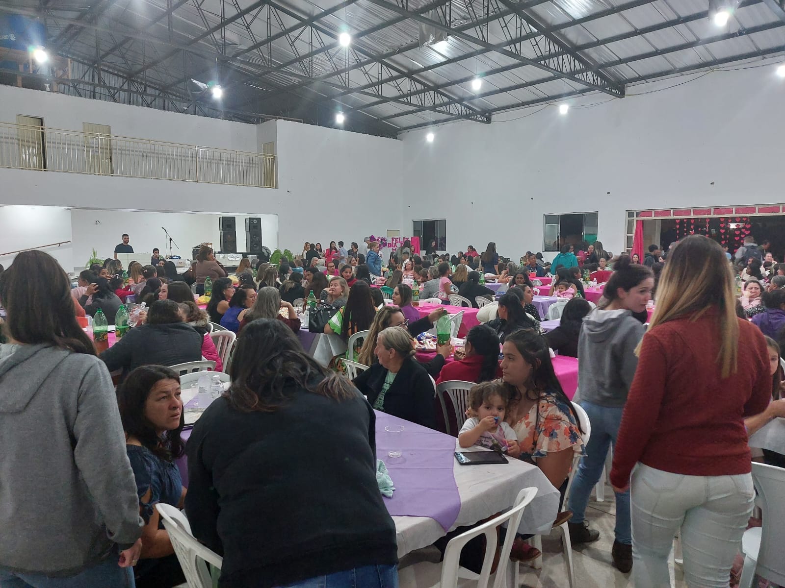 Prefeitura de Ariranha do Ivaí celebra o Dia das Mães com jantar especial 