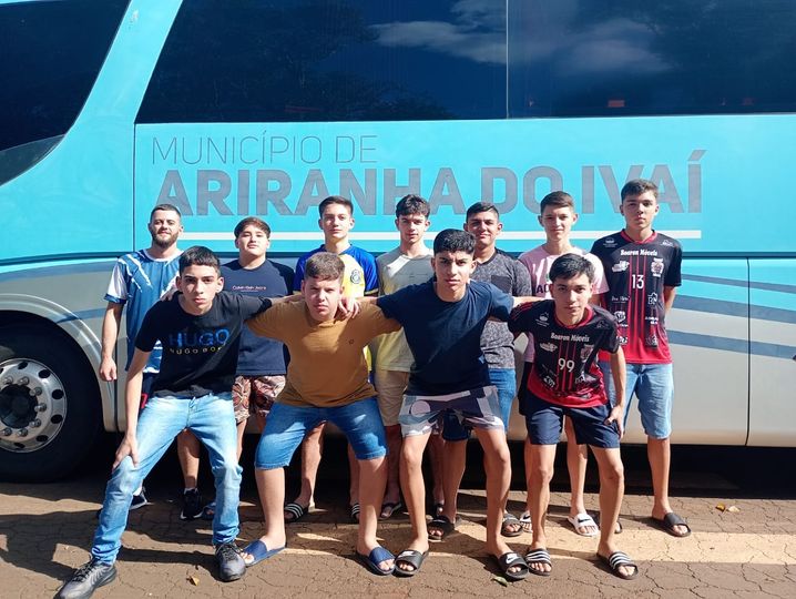 Equipe de futsal Sub-17 de Ariranha parte rumo aos Jogos da Juventude em Marumbí