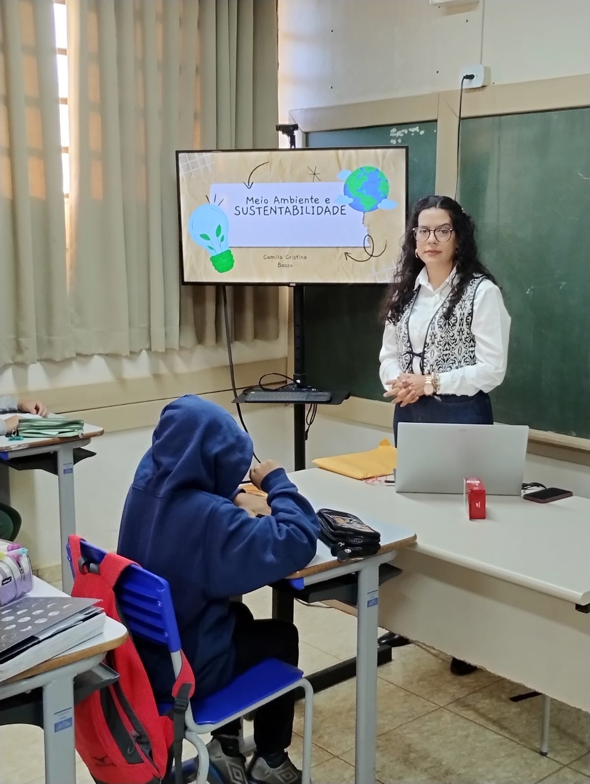 Engenheira Agrônoma promove conscientização ambiental em escolas locais no Dia do Meio Ambiente